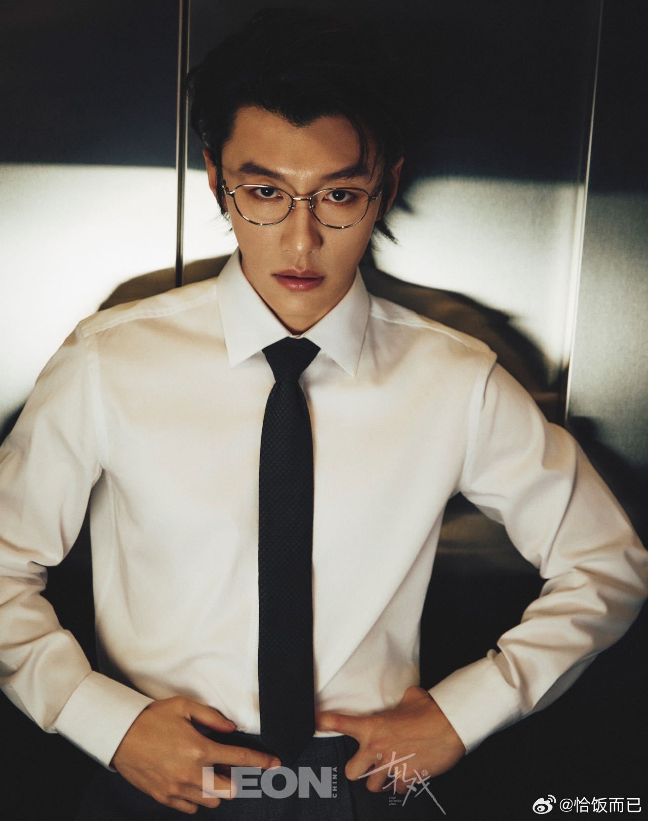 代旭佩戴周大福天然钻石网球手链拍的杂志大片，也太帅了一点，简约排钻自带高光，不挑