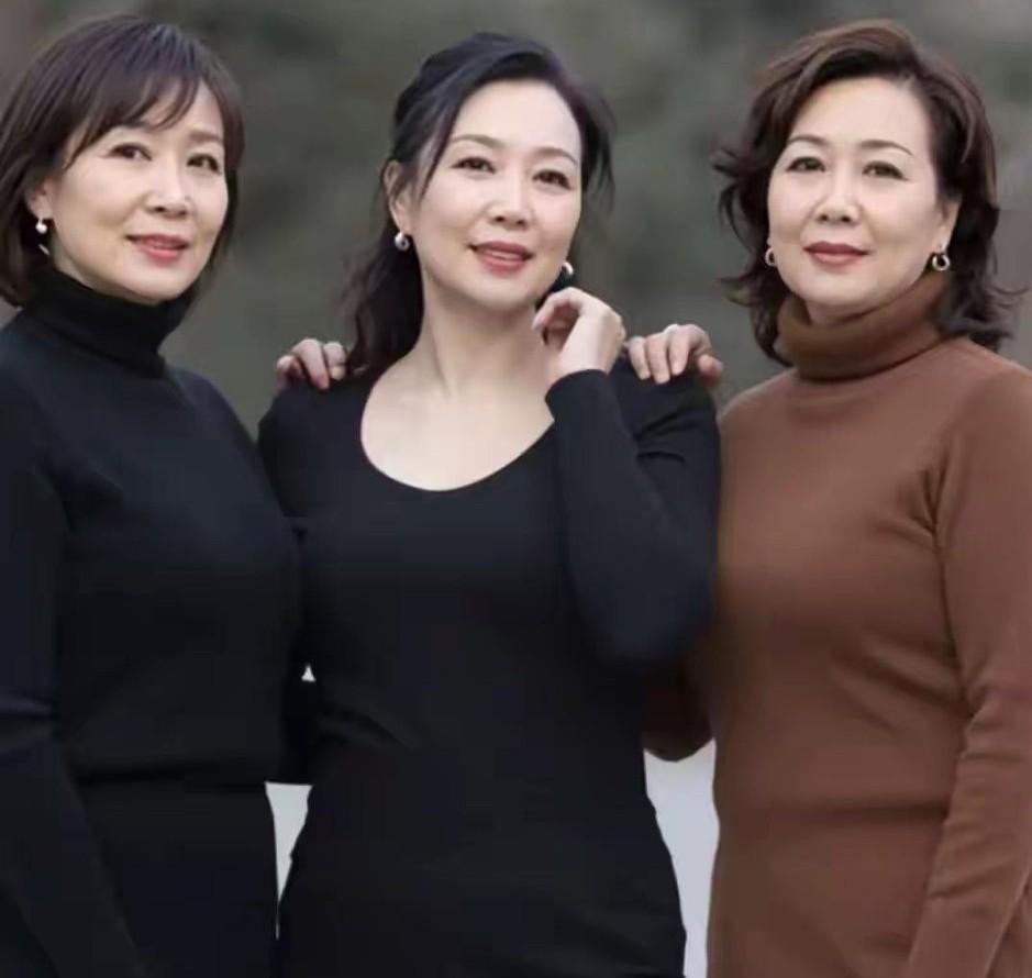 如果要在三人中选一个做老婆，我看没必要启动选这一步，就是哪一个都成熟有韵味！
都