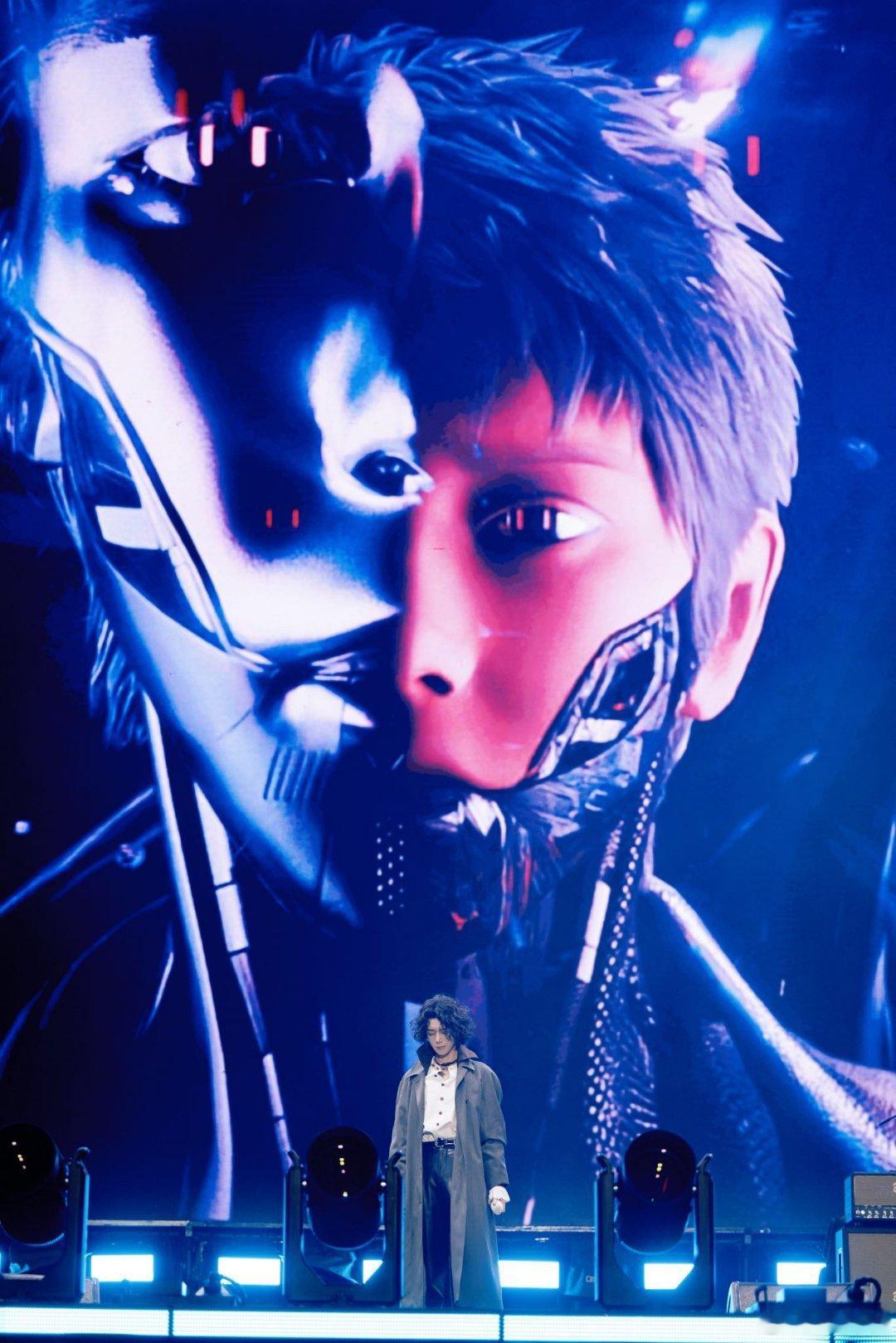 华晨宇说团队开始找新场地了懂粉丝的等待有多珍贵，华晨宇延期后立马奔走全国找场地，