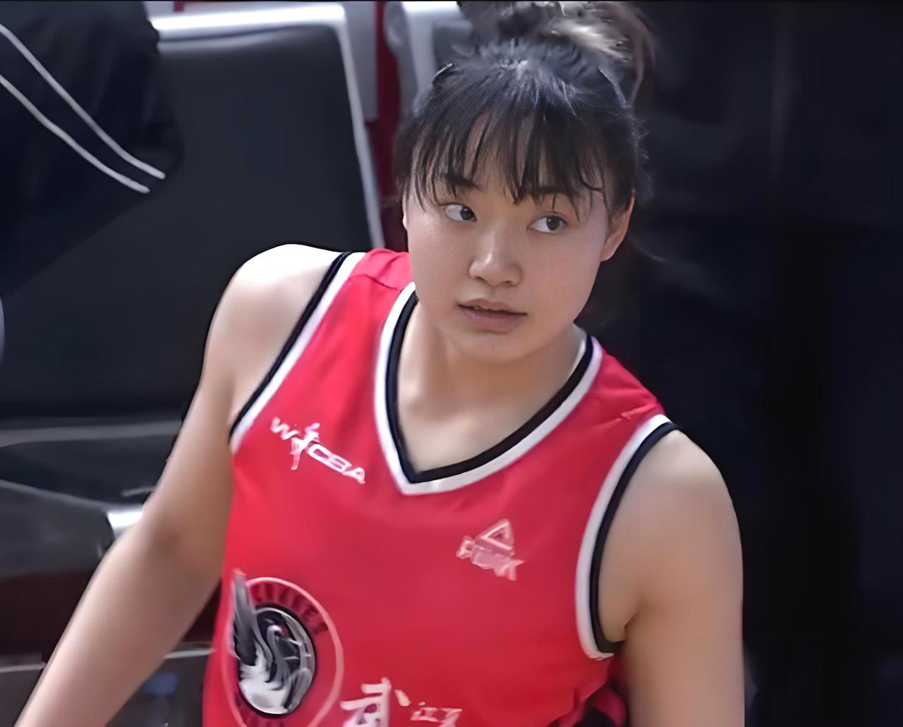 有意思！武汉盛帆又“撤销打不还手奖相关文案”了。
武汉女篮和华中科大交流训练赛中