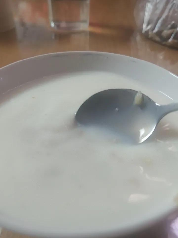 清淡饮食，早餐喝粥。人不能也不应该靠食物活着！