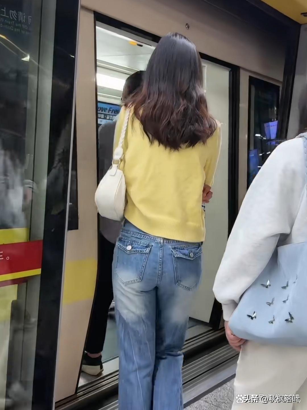 看背影就知道颜值不差