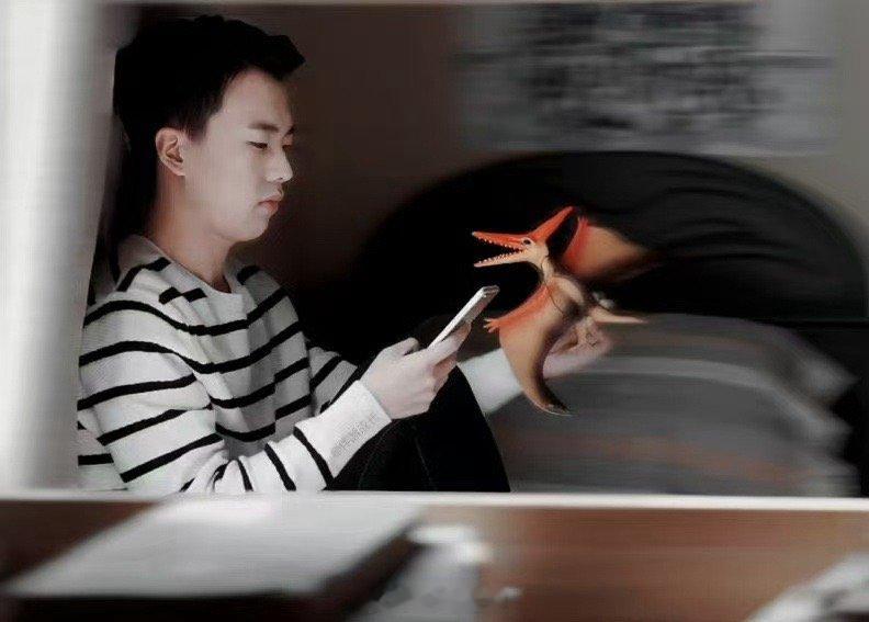 广州惊现巨型愤怒的小鸟 看到郭麒麟这么正经我都不习惯了，好搞笑！没想到还能有这样