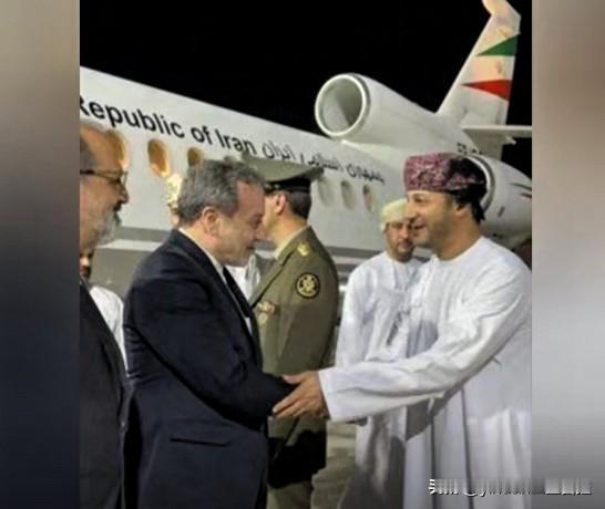 阿曼时间2月6日凌晨，伊朗外长阿拉格齐率领伊方代表团抵达马斯喀特，当天将就核问题