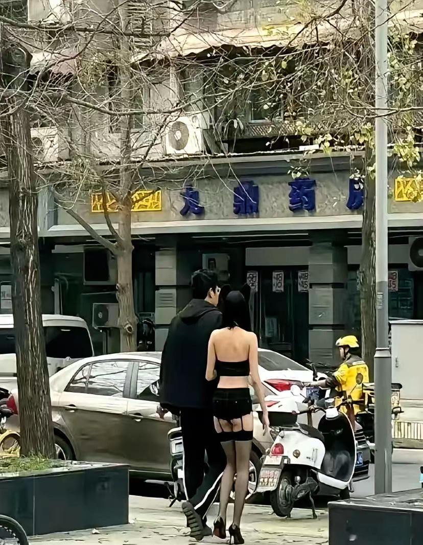 这样穿真的不冷吗？ 