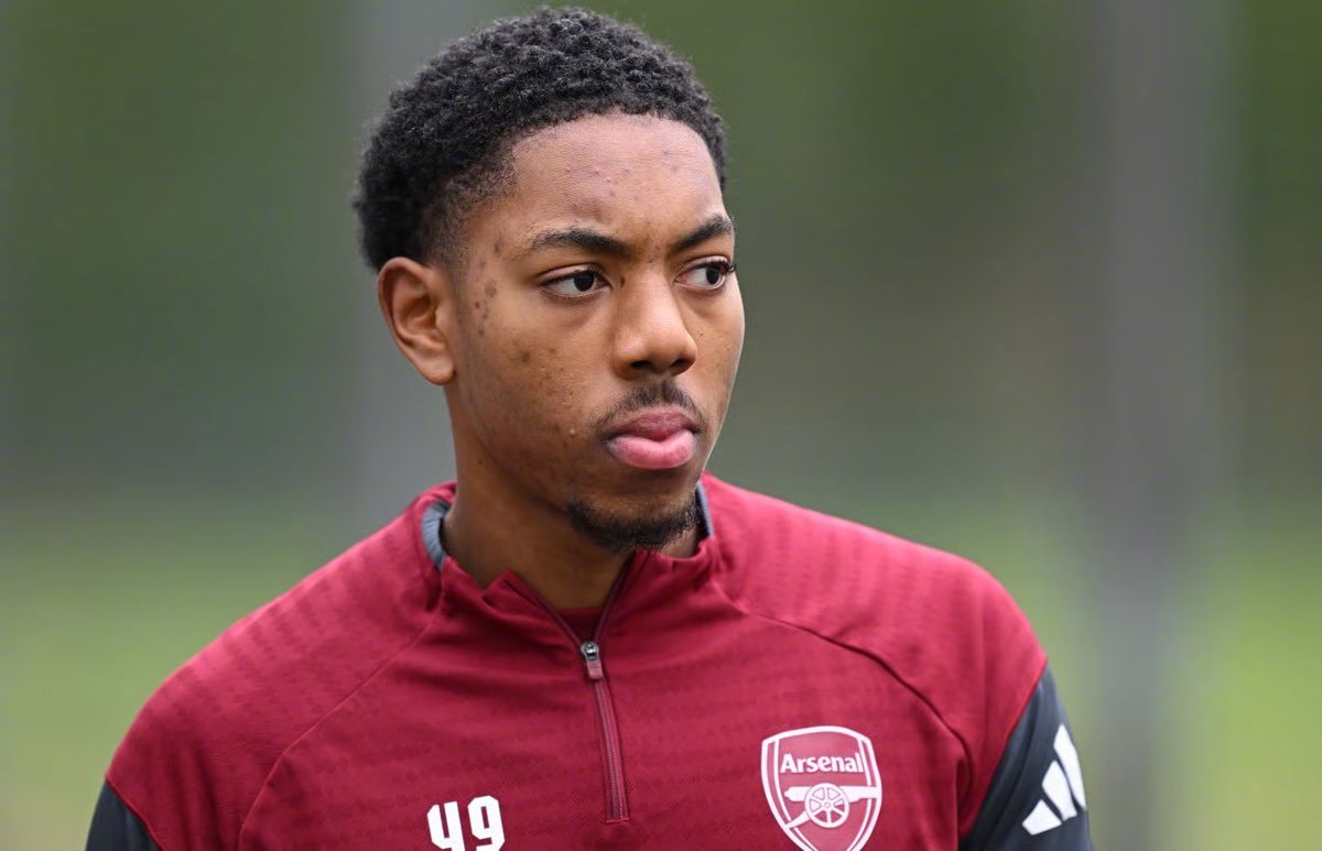 📢 阿森纳预计将在今夏听取对迈尔斯·刘易斯-斯凯利（与曼联有传闻）的报价。消息