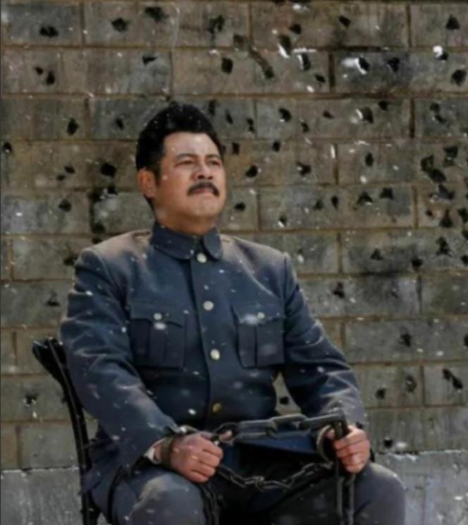 吉鸿昌被枪决以后，他的妻子胡红霞卖掉所有的资产赎回了尸体，却发现丈夫口袋中有个纸