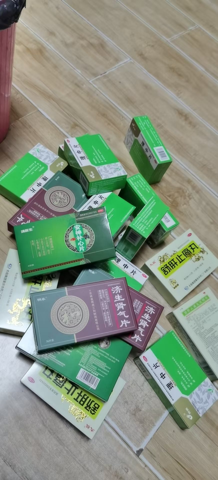 昨天去🏥跟大夫说我胃不舒服，于是有了如下。。为何