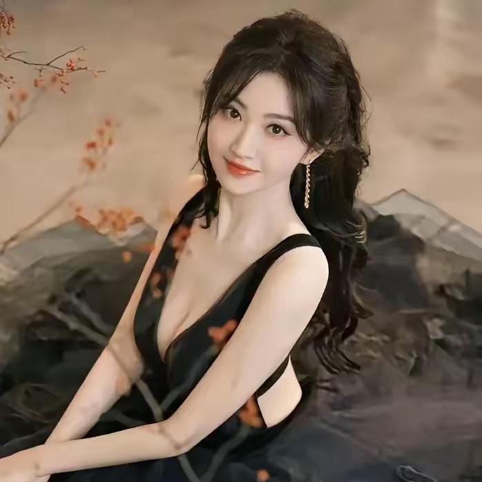 景甜｜白白嫩嫩，性感知性美天花板，绝了
​景甜这皮肤状态真是绝了。白得发光，嫩得