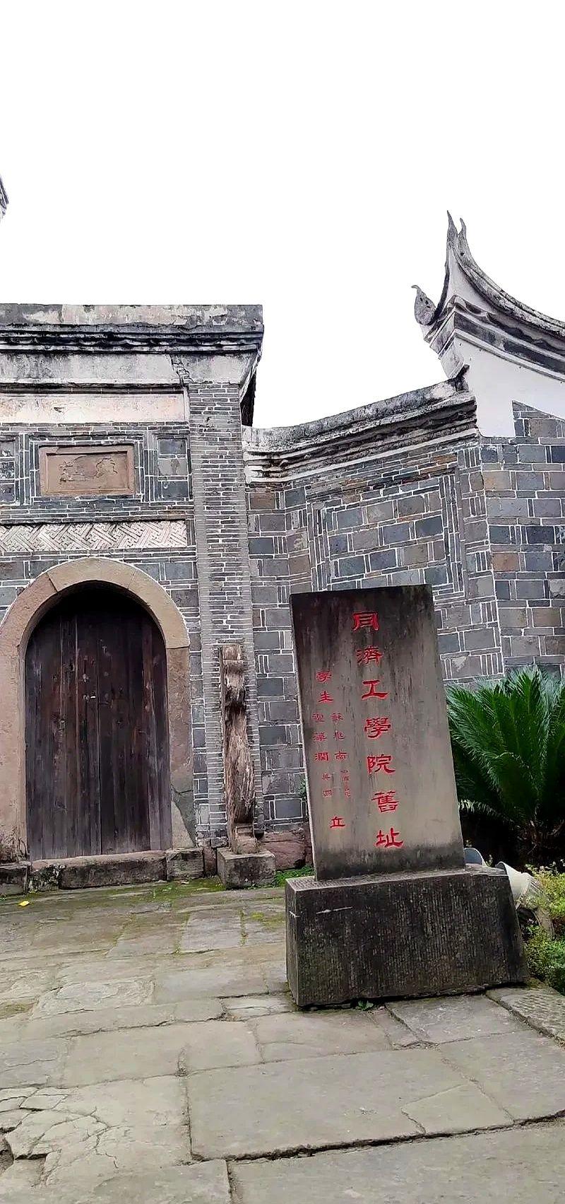 同济土木全球第一

还没毕业就被疯抢，是种什么体验？

同济土木，全球第一。地铁