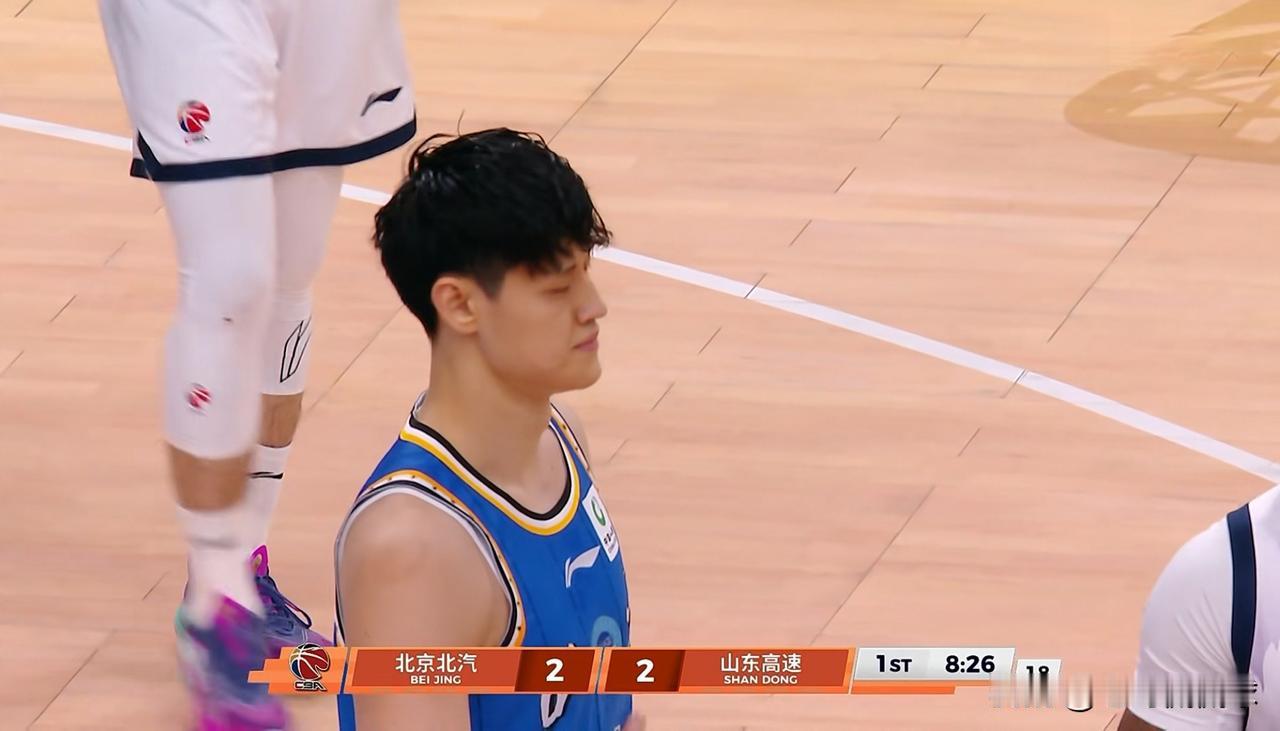 北京北汽新星曾凡博真是太失常了！在今天北京北汽主场以85：87不敌山东高速的比赛