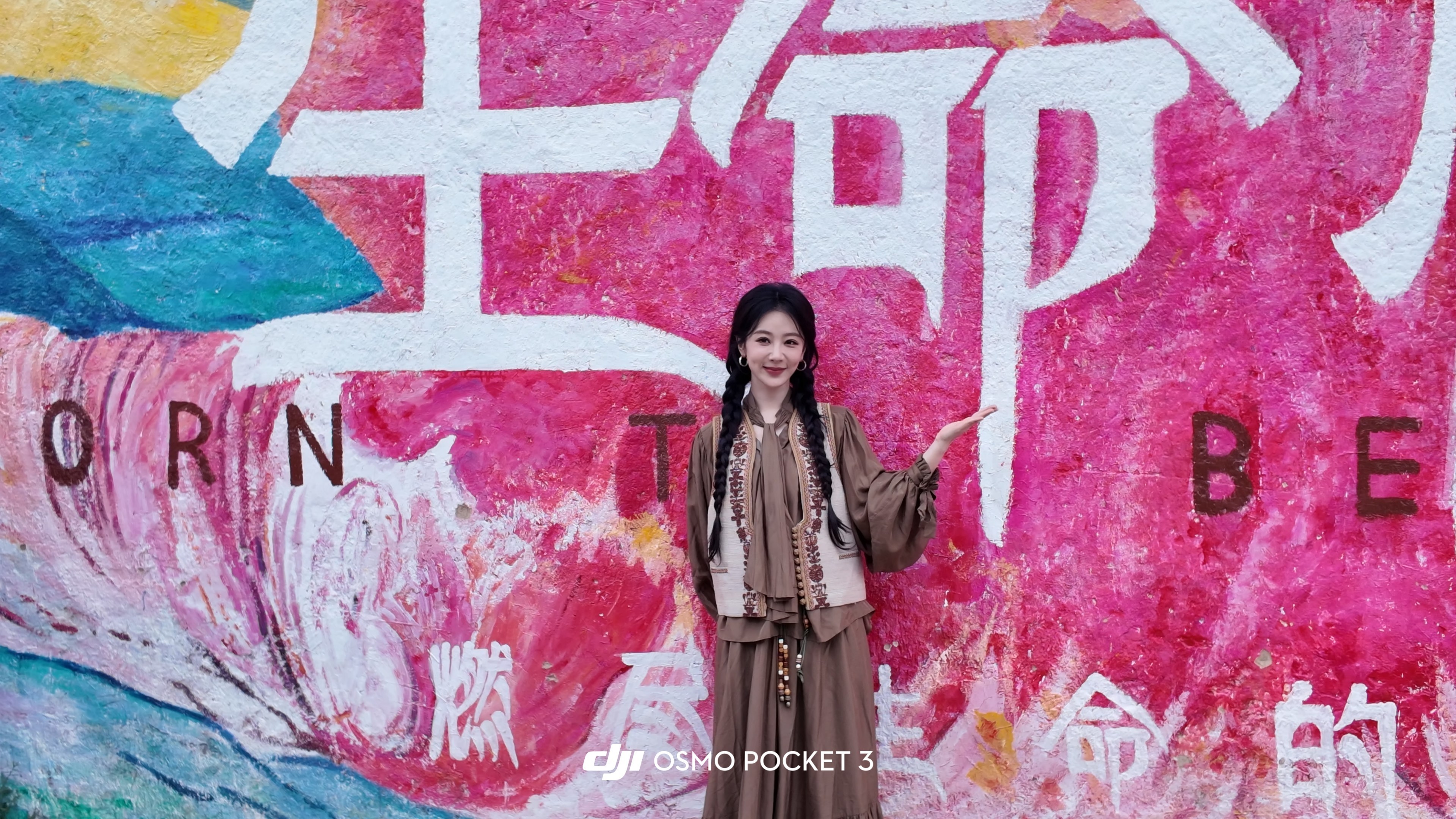 杨紫四海为家 到哪都是欢迎回家 看过你且歌且行孤独的过往。才会更希望你将要走的路