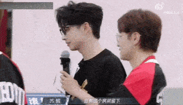 披荆斩棘快乐老咖四人组宿舍怎么分配的？
首先是企图一人一个房间未果[捂脸]
然后