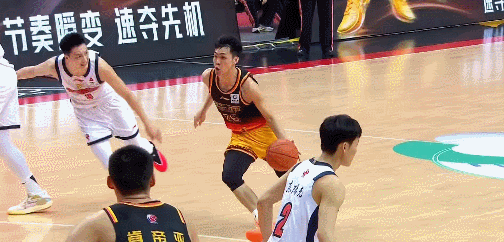 江苏男篮vs广东男篮 第四节剩2分16秒江苏82-90落后广东，一分半之后90-