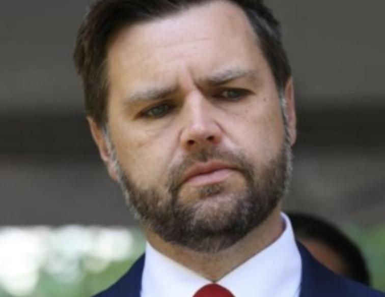 万斯曾暗示中国，如果不接受关税，就考虑战争。话音未落，中国学者高志凯就在国际辩论