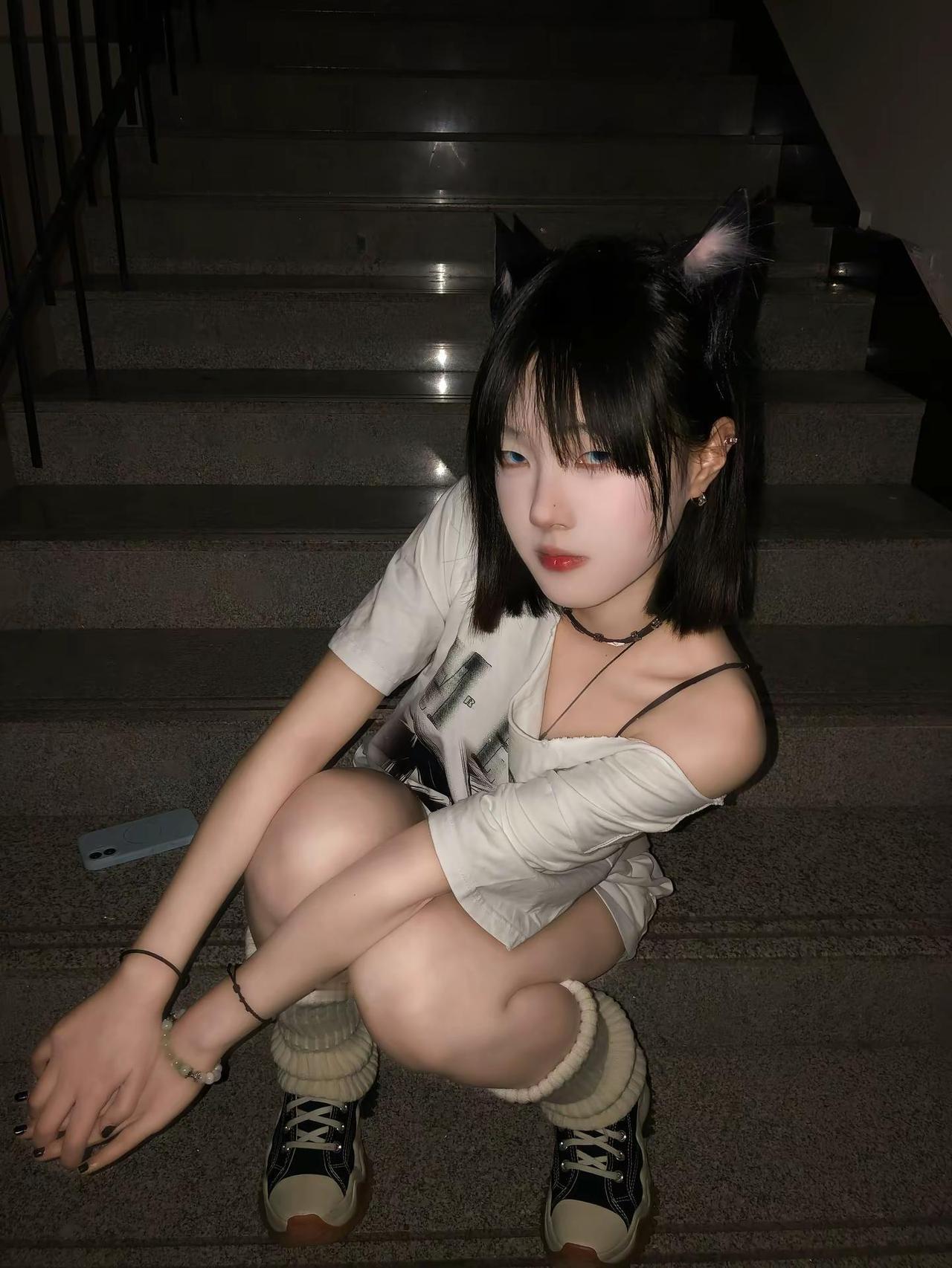 长的好看才会被说是冷脸萌，像我这种只会被人问为什么摆臭脸单眼皮fyp douyi