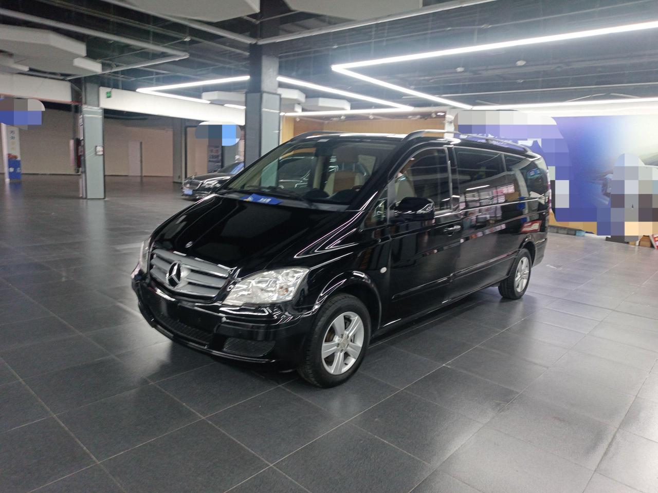 如今还景气的行业，自媒体工作室算一个吧？
今天帮粉丝验了一台奔驰威霆，2016年