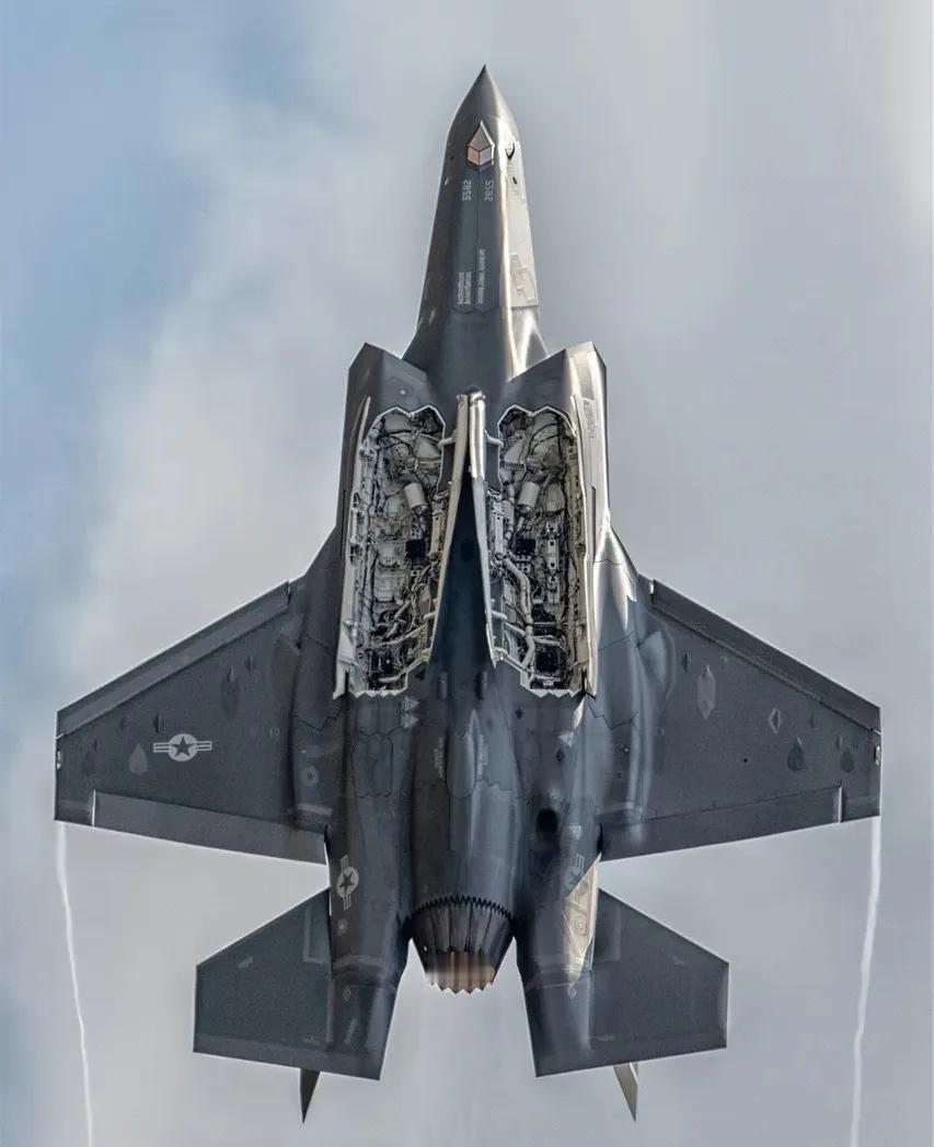 弹仓内部好凌乱，强迫症的真是受不了