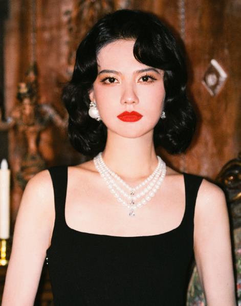 姜珮瑶回应 姜珮瑶官宣作品《南部档案》的文案配图中，遗漏丁禹兮，随后她进行二次编