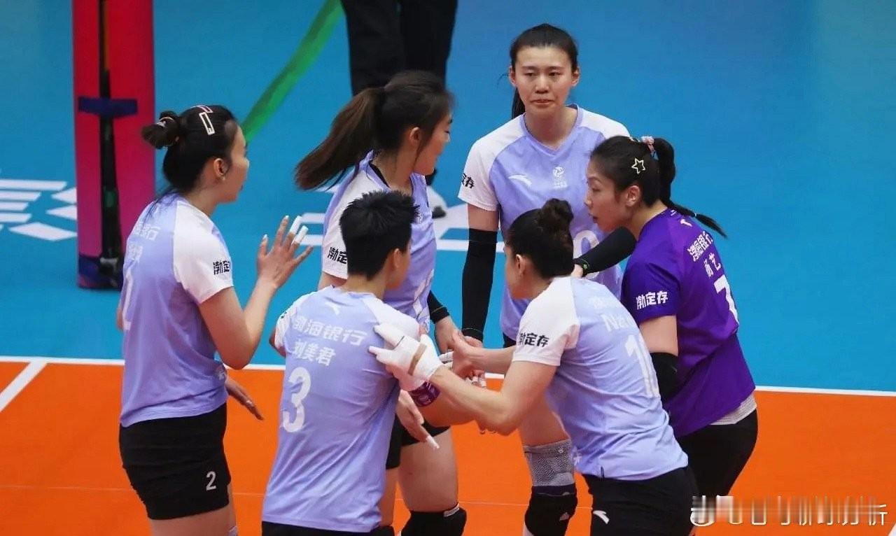 中国女排超级联赛迎来终极悬念！季后赛循环赛最后一轮，四强格局已定，但半决赛对阵与