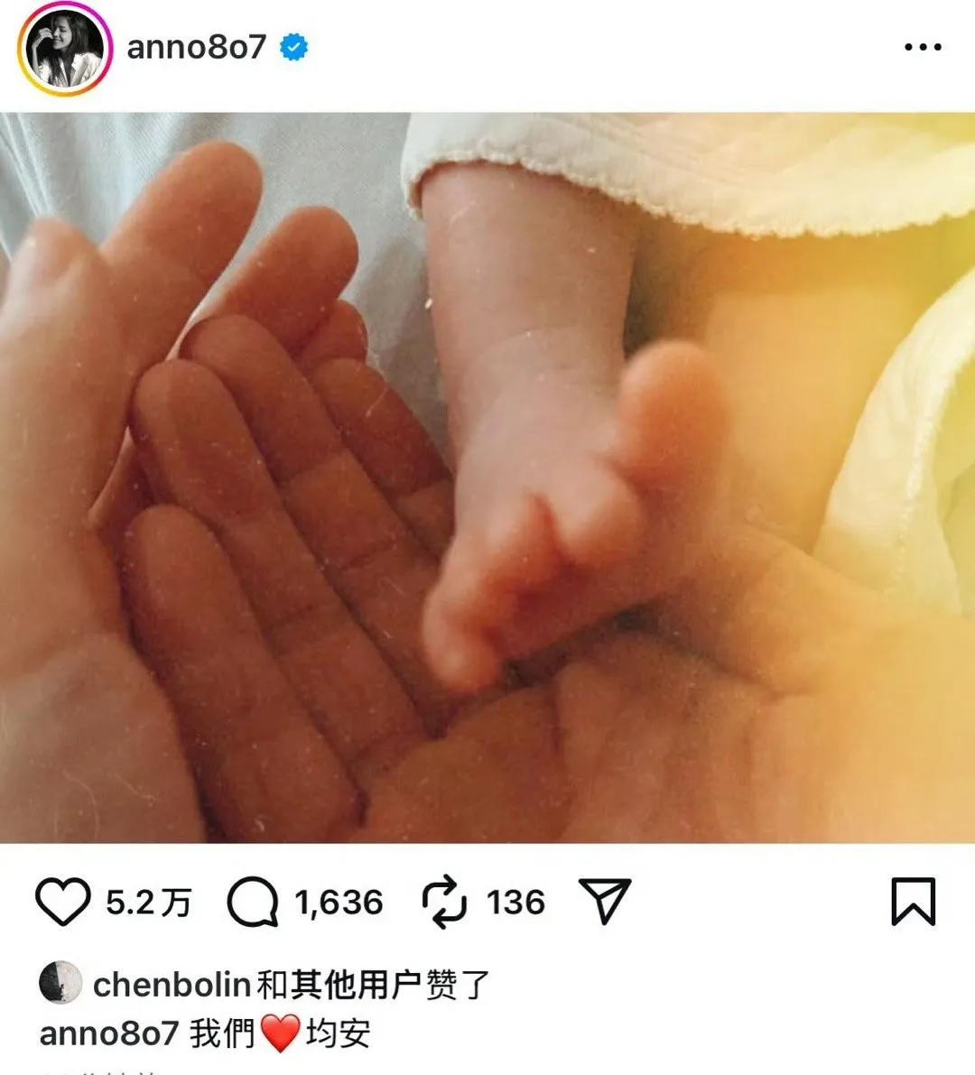 41岁的许玮甯今日晒出照片官宣产子，这是她与邱泽迎来夫妻俩的第一个宝宝，是个小男