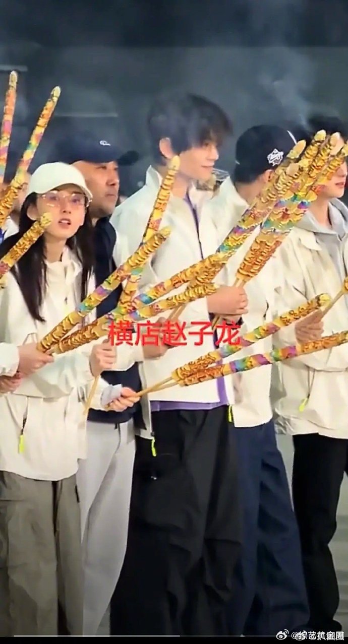 丁禹兮宋祖儿司宫令开机同框颜值 + 状态双在线！丁禹兮宋祖儿这组合太让人期待司宫