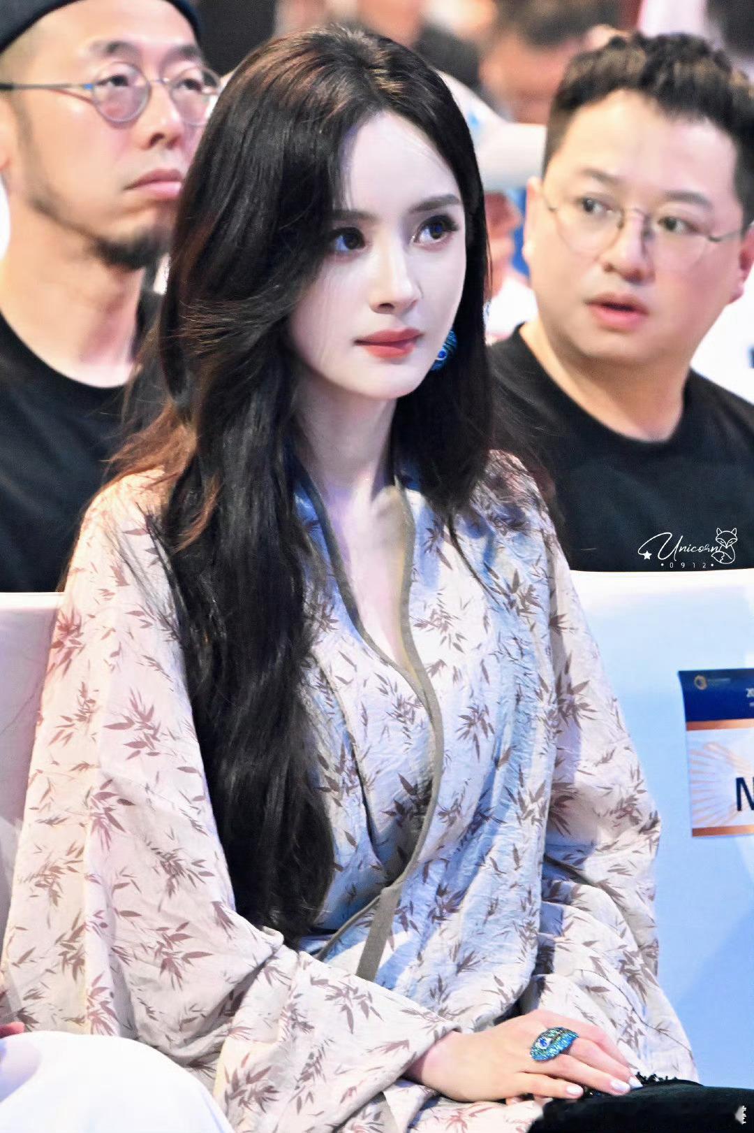 就这样被杨幂美了好几跳 ​​​