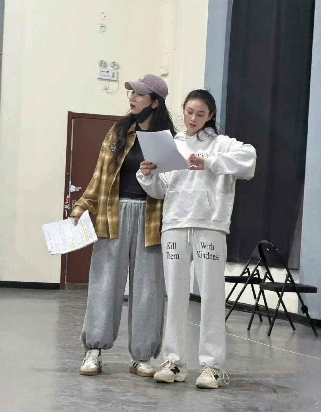 张馨予咋也不演戏了？她这状态看起来也就20多岁吧，皮肤好紧致，不演戏好浪费这张脸