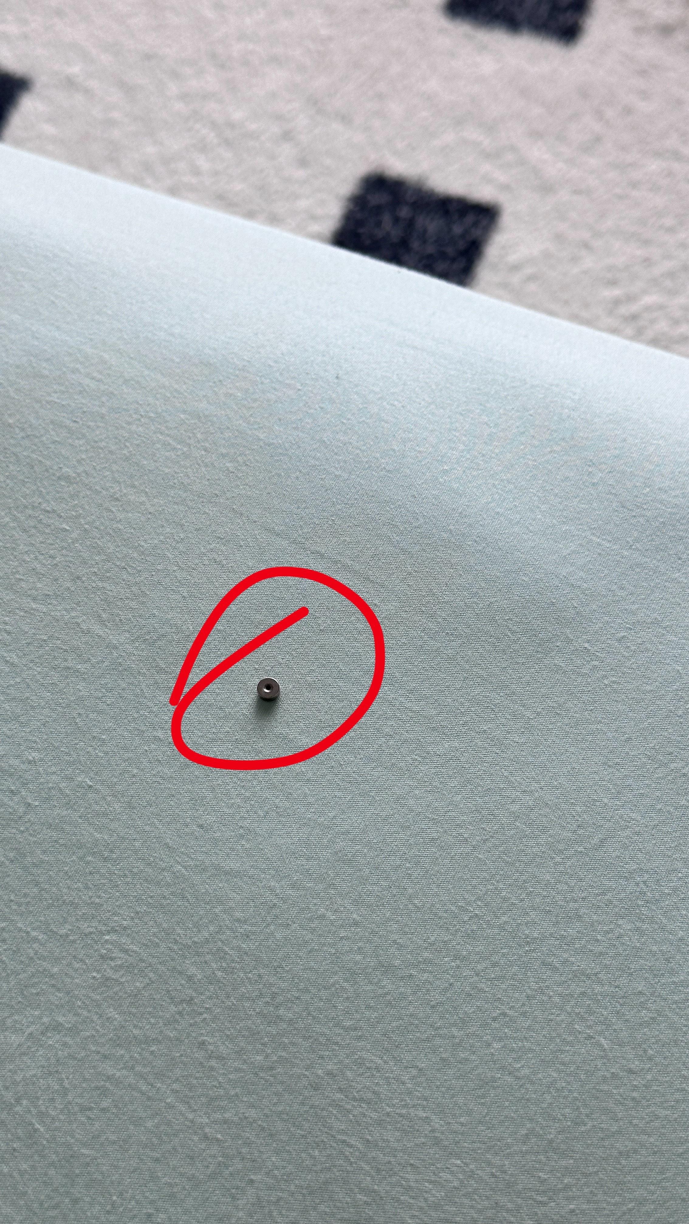 我的妈呀 特别神奇！！！！！！ 我晚上做梦梦到我睡觉的时候耳钉掉了 怎么也戴不进