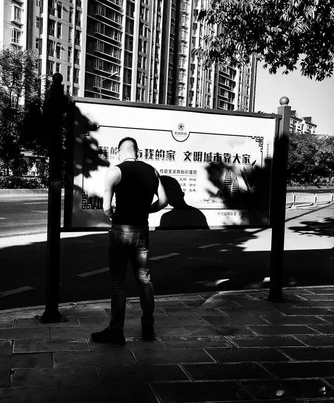 重磅！“黑老大”施纯芳被从菲律宾押解回国！
 
家人们！特大好消息！那个在菲律宾