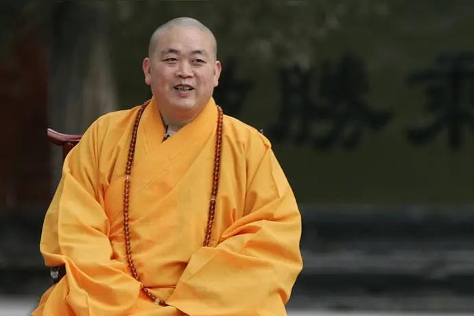 谁能想到，禅房深处的木鱼声，竟夹杂着算盘响？2026年5月29日，释永信案一审宣