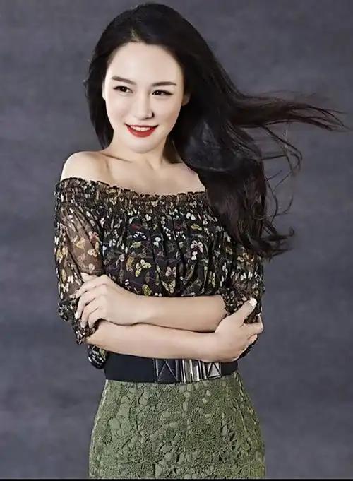 2026年3月8日妇女节，拳王邹市明的妻子冉莹颖在视频播客中自曝了一段震撼经历：