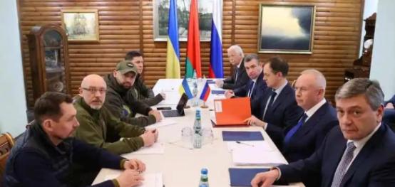 散了散了，乌克兰选择了！乌克兰宣布同意签署和平计划了！但搞笑的是俄罗斯让它不许跪