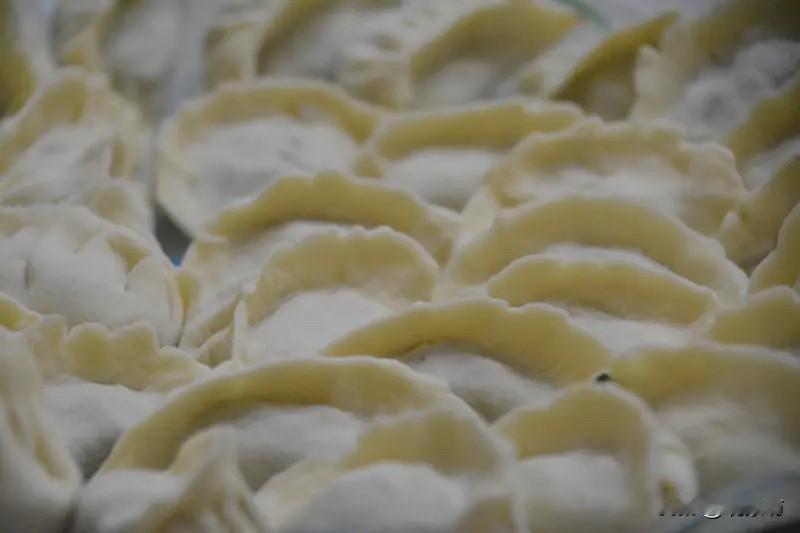 20个饺子用8张餐巾纸，老板气得发了条视频：你是不是穷疯了？

见过抠门的，没见