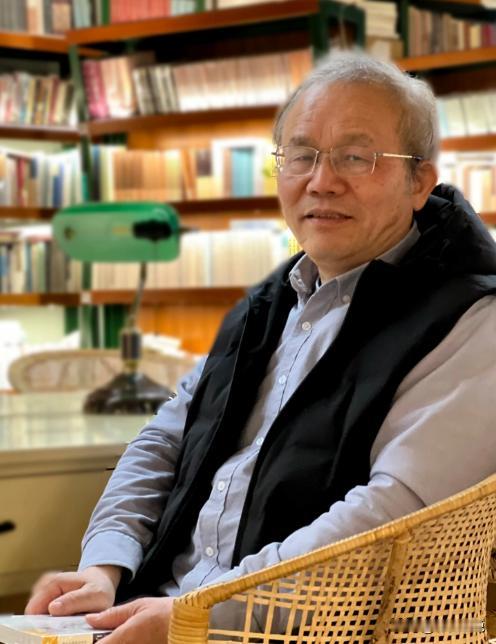 因给日本731细菌部队洗白而被上海交大开除的曹树基，被香港大学接收了，现在是香港
