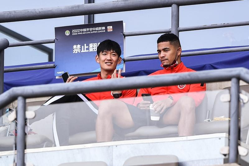 颜骏凌真不能用了！！

北京国安这脚这么正的射门都守不住！！
为什么5外援和武磊