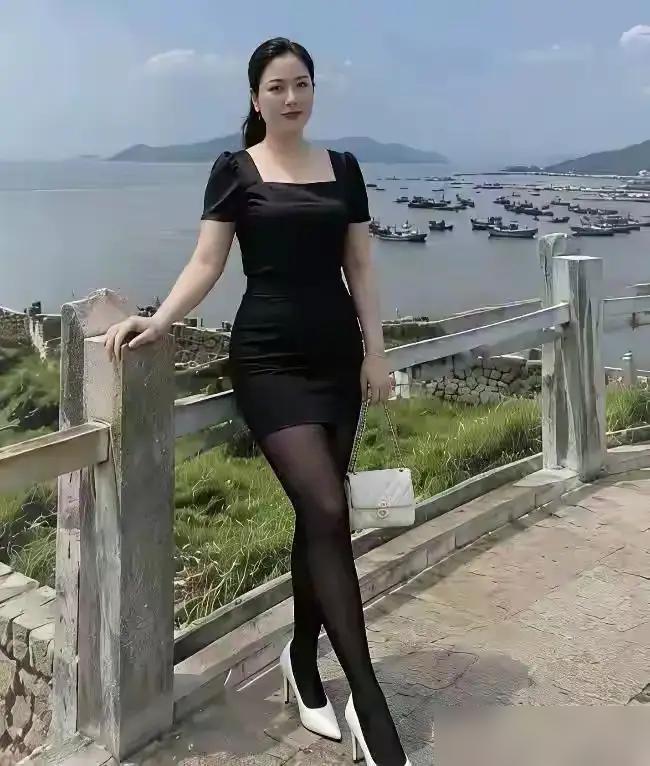 上岸——考试成功还是还清债务。

年轻时听人说上岸，脑子里全是考公考编，榜上有名