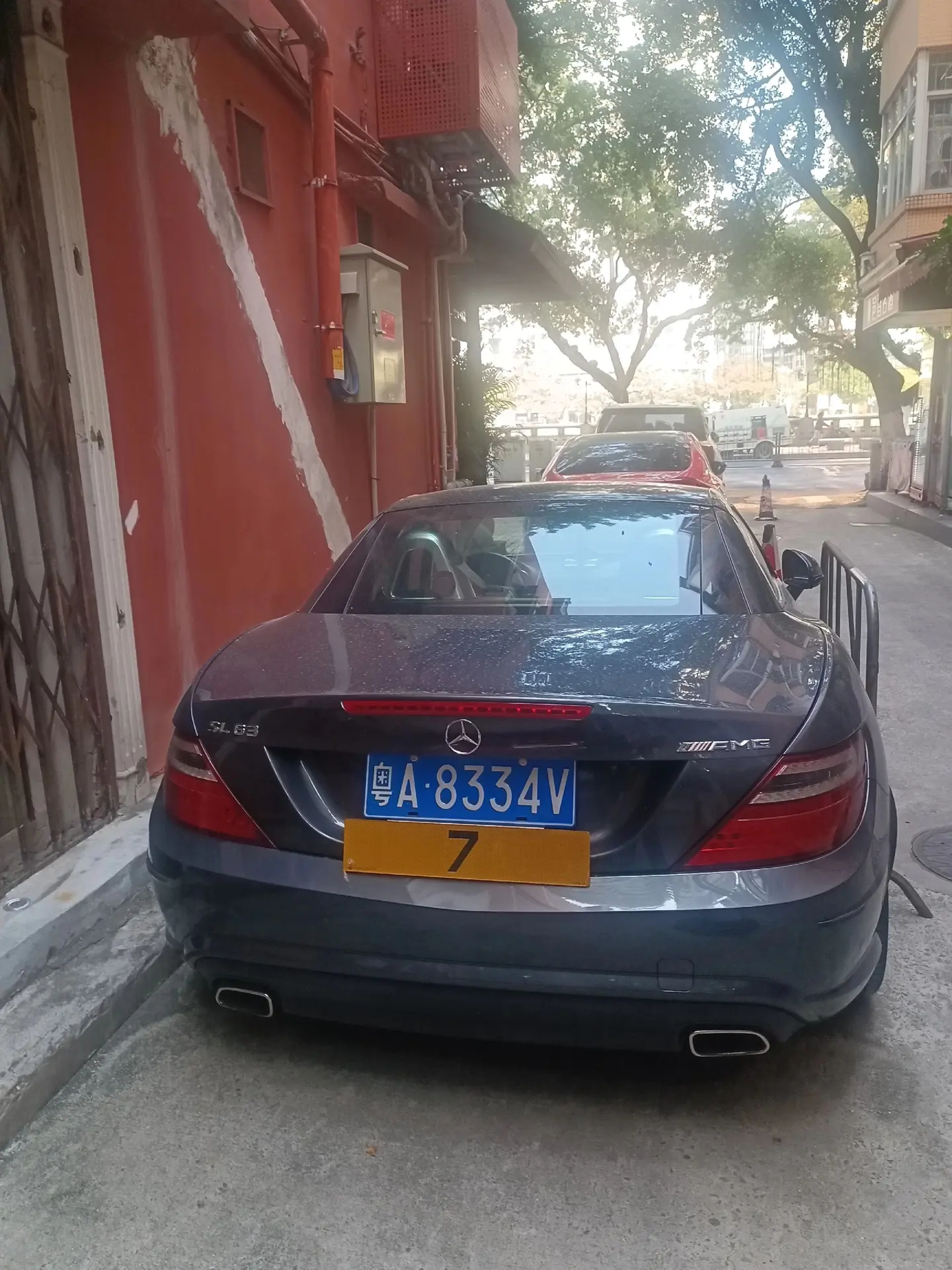 粤A蓝牌挂香港7号车牌  太牛了吧