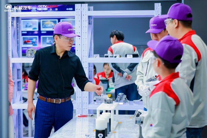 这次北京车展，各大品牌都在猛发新车，长城汽车董事长魏建军搞了一个契约直播，让小朋