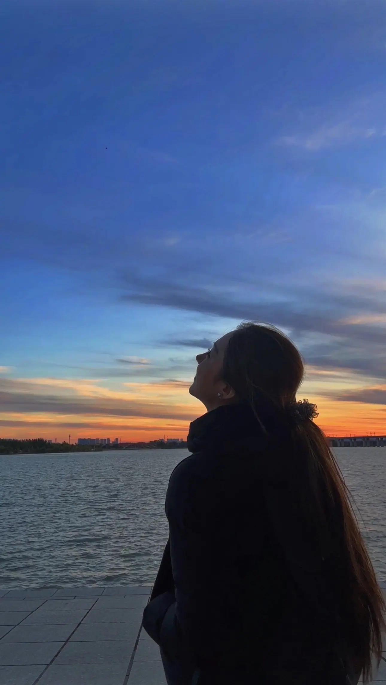 喜欢浪漫的错峰出行，喜欢日落，喜欢一个人在陌生的城市转圈圈