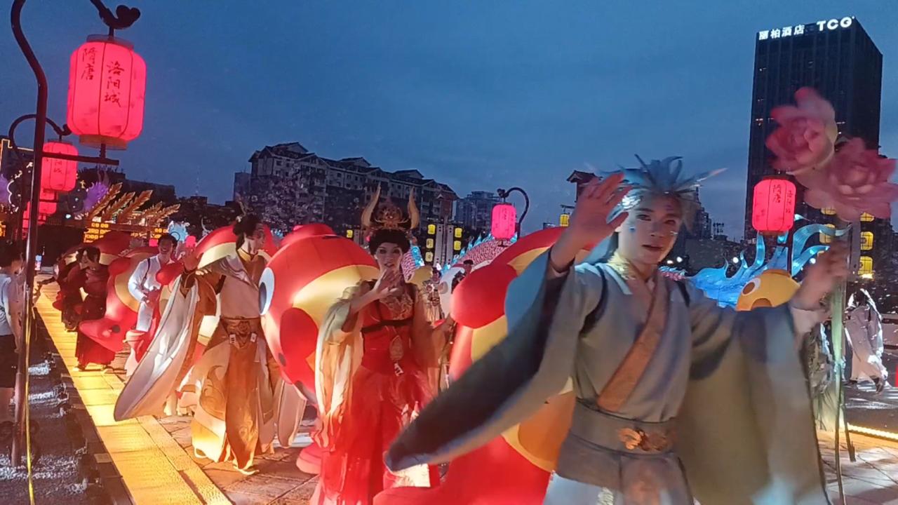 刚看权威报纸，头版再次发声：股市长期向好，带动经济稳健发展，任何谣言都不会动摇股