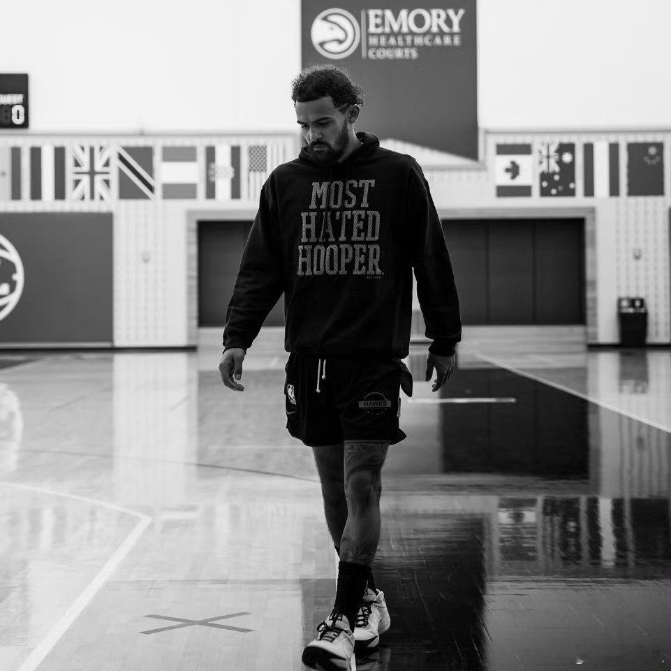 老鹰队什么情况啊😦特雷杨回来之后一场比赛没赢过。 