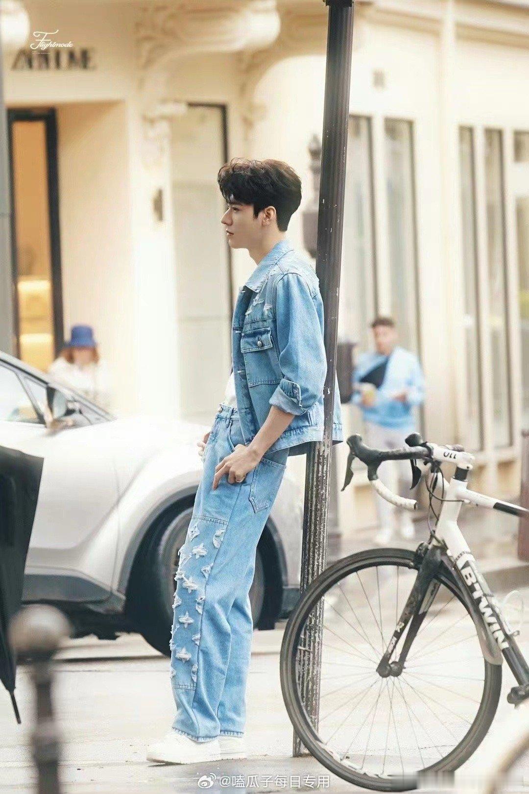 #龚俊巴黎街拍##龚俊巴黎街头路透#龚俊巴黎街拍路透，期待看秀造型啊，[打cal