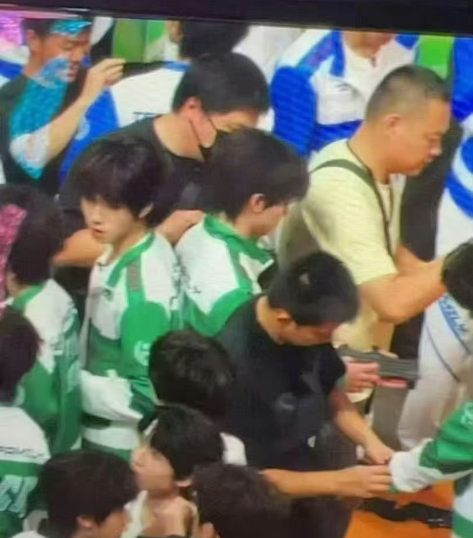 橹穆背靠背时代峰峻在暗戳戳放糖啊