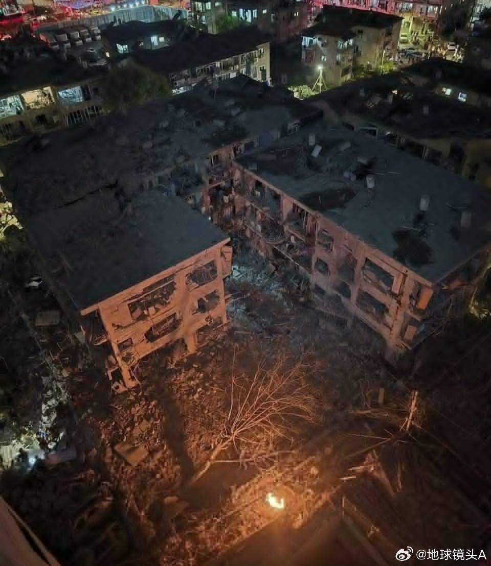以色列宣布出现大规模平民伤亡 被伊朗导弹击中的以色列阿拉德。简中至亲节哀顺变伊朗
