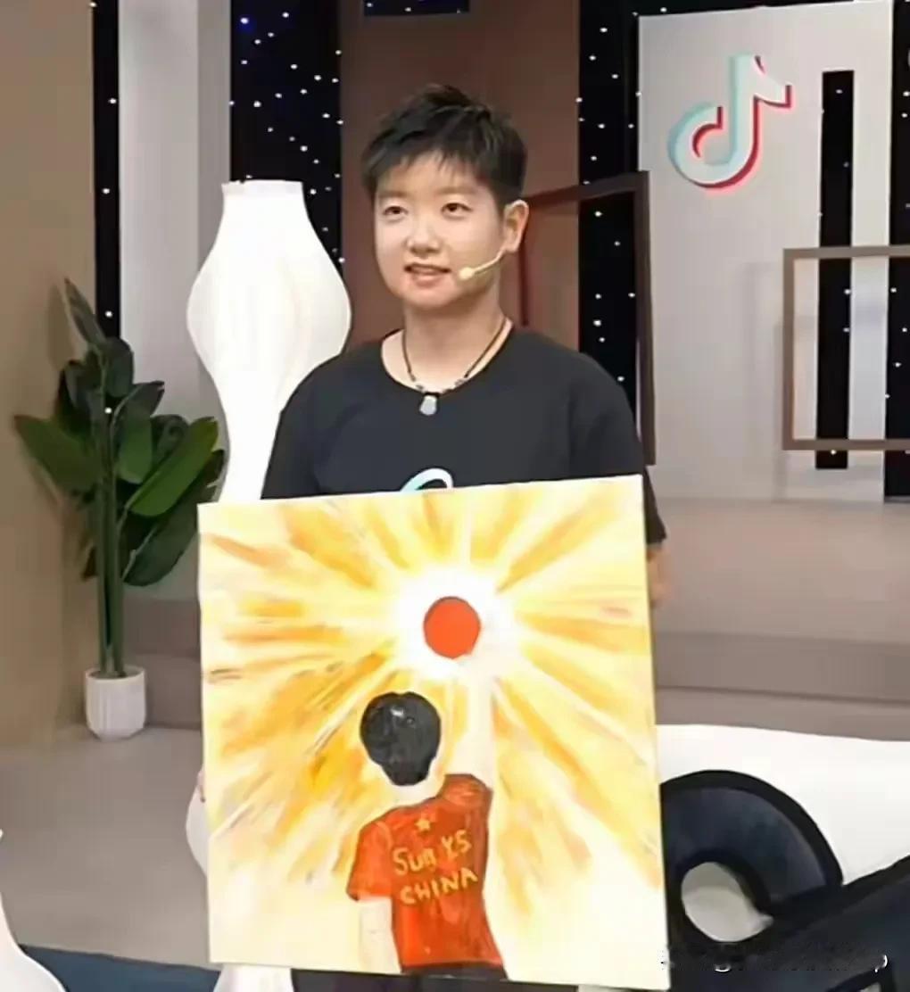 想问是哪个粉丝送给莎莎的画
那是莎莎本莎吗
除了T恤上的名字
这幅画真的像莎莎吗