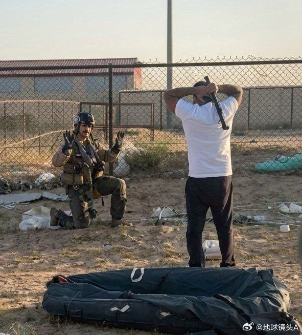 以美袭击伊朗 世界名画“美国战机飞行员与中东水管佬”伊朗做了一件史无前例的事伊朗