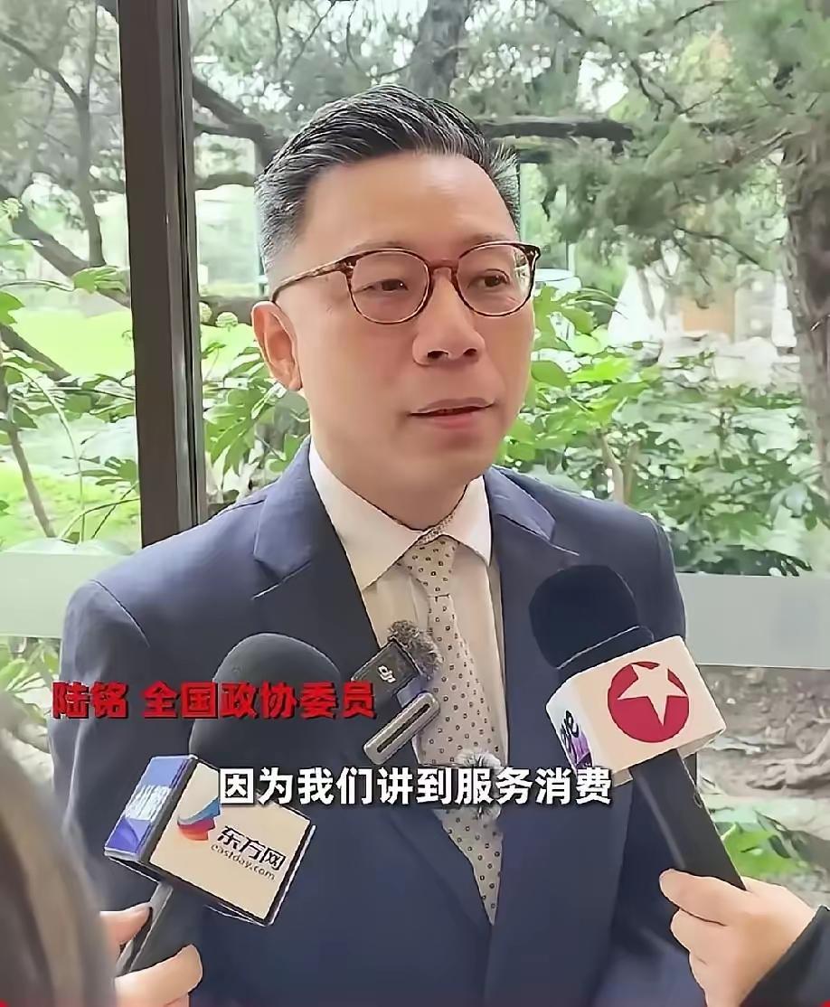打工人的福利来了，全国人民都得感谢政协委员陆鸣，他提出，“隐形加班”泛滥，工作与