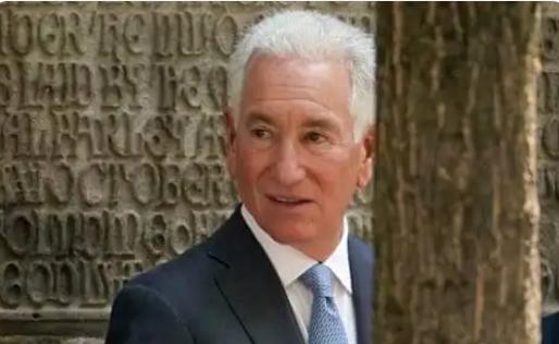 特朗普在人事任命上确实把“内举不避亲”发挥到了新高度。
 
查尔斯·库什纳，这位