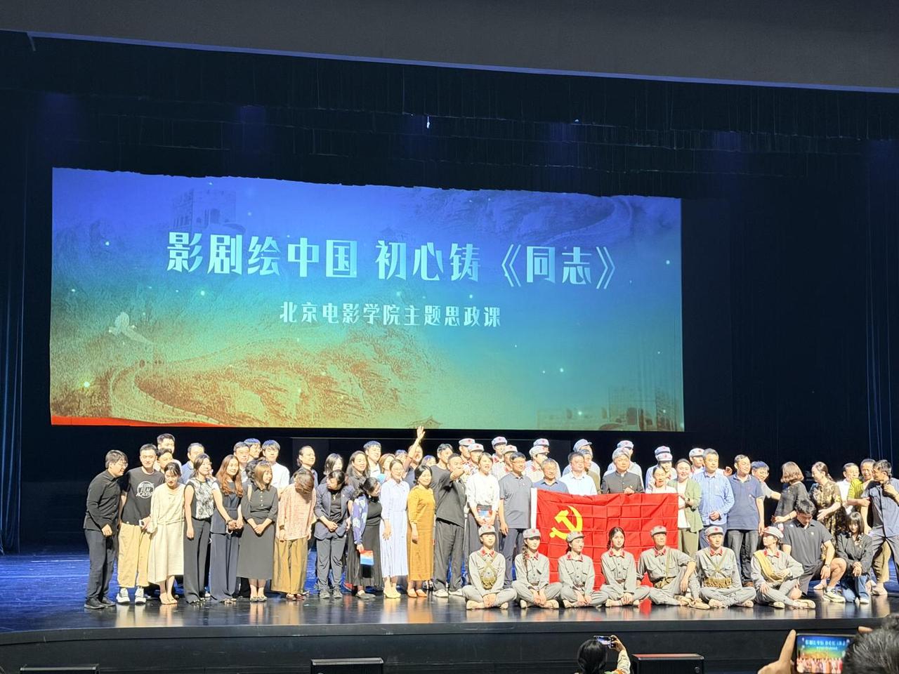 为何《同志》这部26年前的舞台剧，至今仍有现实意义
 
诞生于二十六年前的舞台剧
